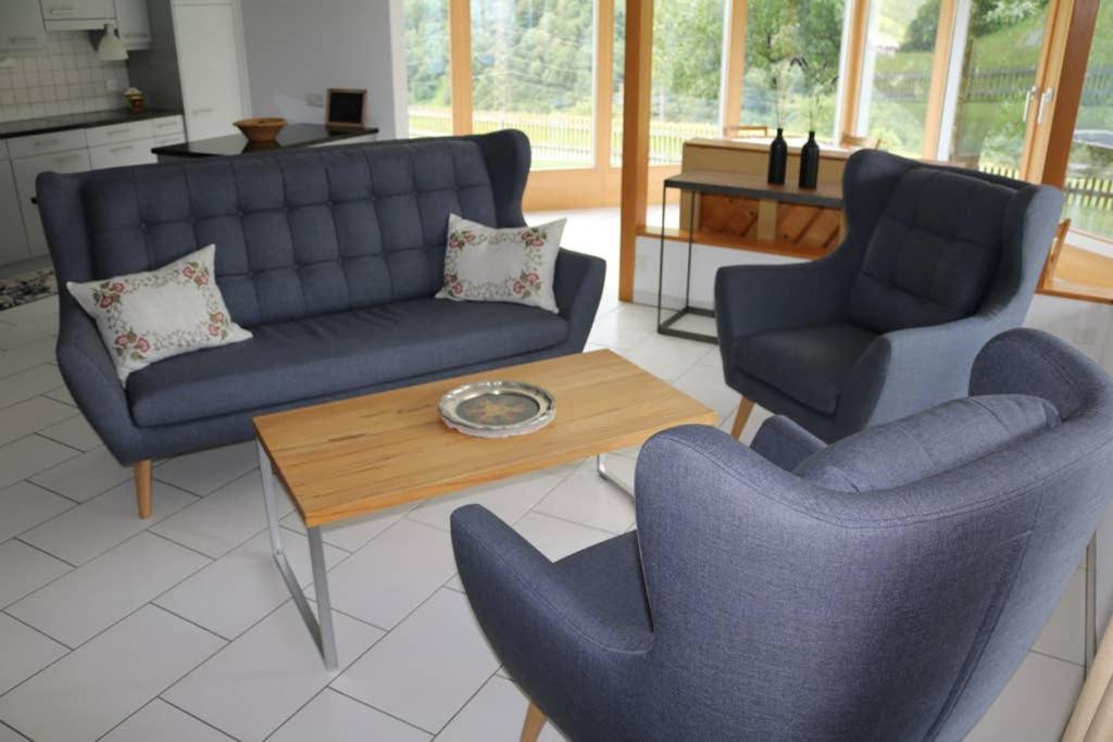 Fuer 5 Personen In Cumpadials, Inmitten Der Surselva